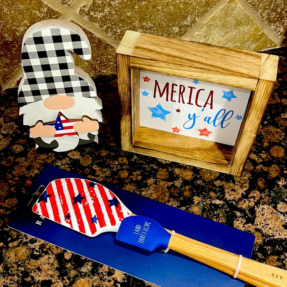 NWT Rae Dunn “Land That I Love” Spatula Set